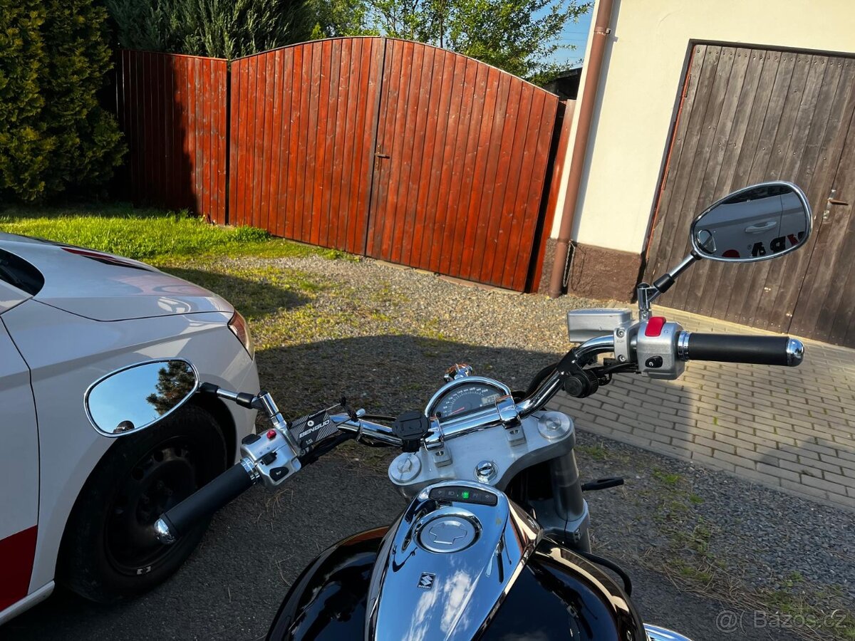 Suzuki Intruder M1500/Boulevard - 19