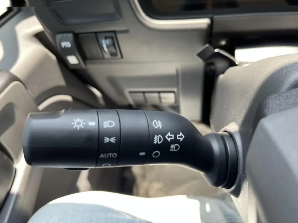 Isuzu, M30 7,5t 3,0L 150k A/T hák. no - 19