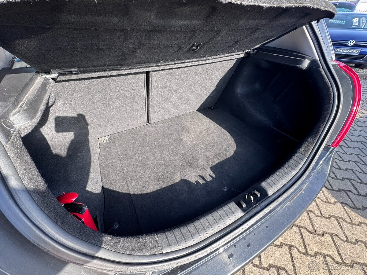 Kia Cee´d AUTOMAT 1,6i 90 KW STK - 19