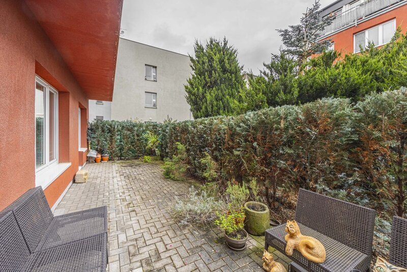 Prodej bytu 69,3 m2/předzahrádka 39 m2, v ulici U Hostína, Ú - 19