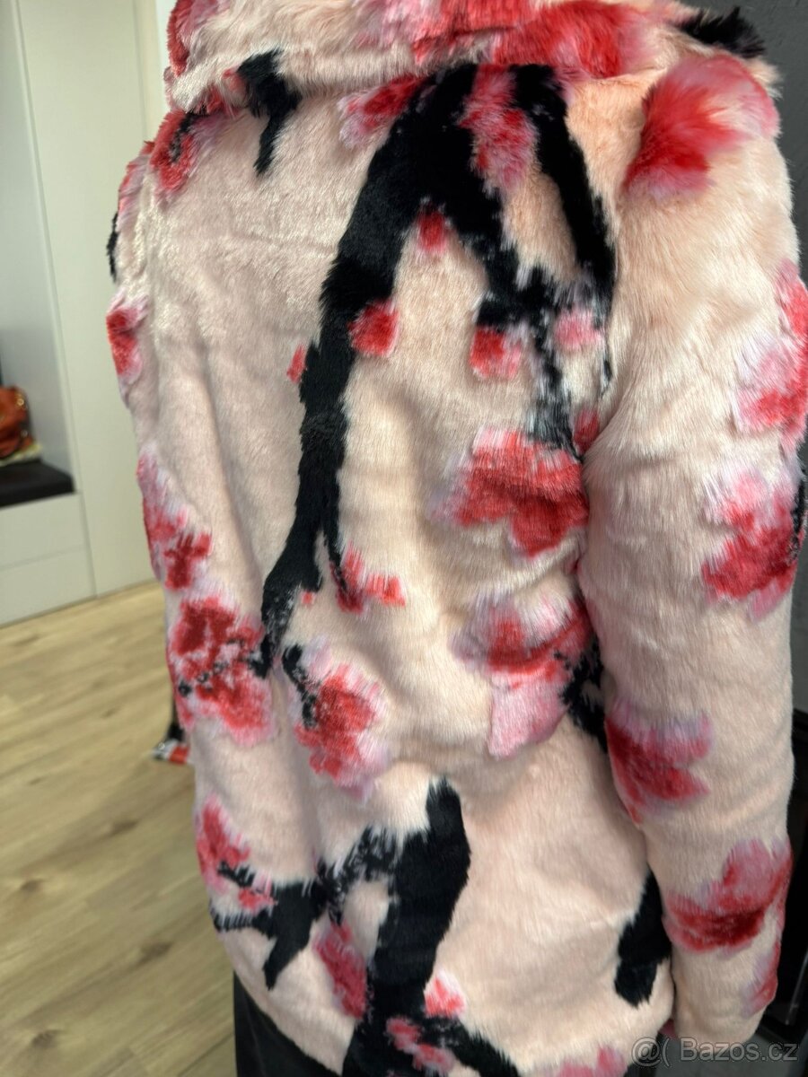 Dámský krátký kožíšek GUESS - 19