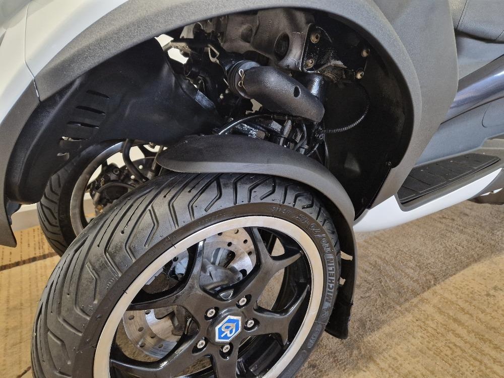 Piaggio MP3 500 ABS LED ESP USB 5/2015 - 19