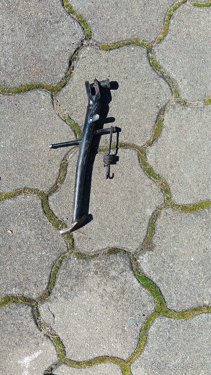 Suzuki GSX-R 750 k1 díly - 19