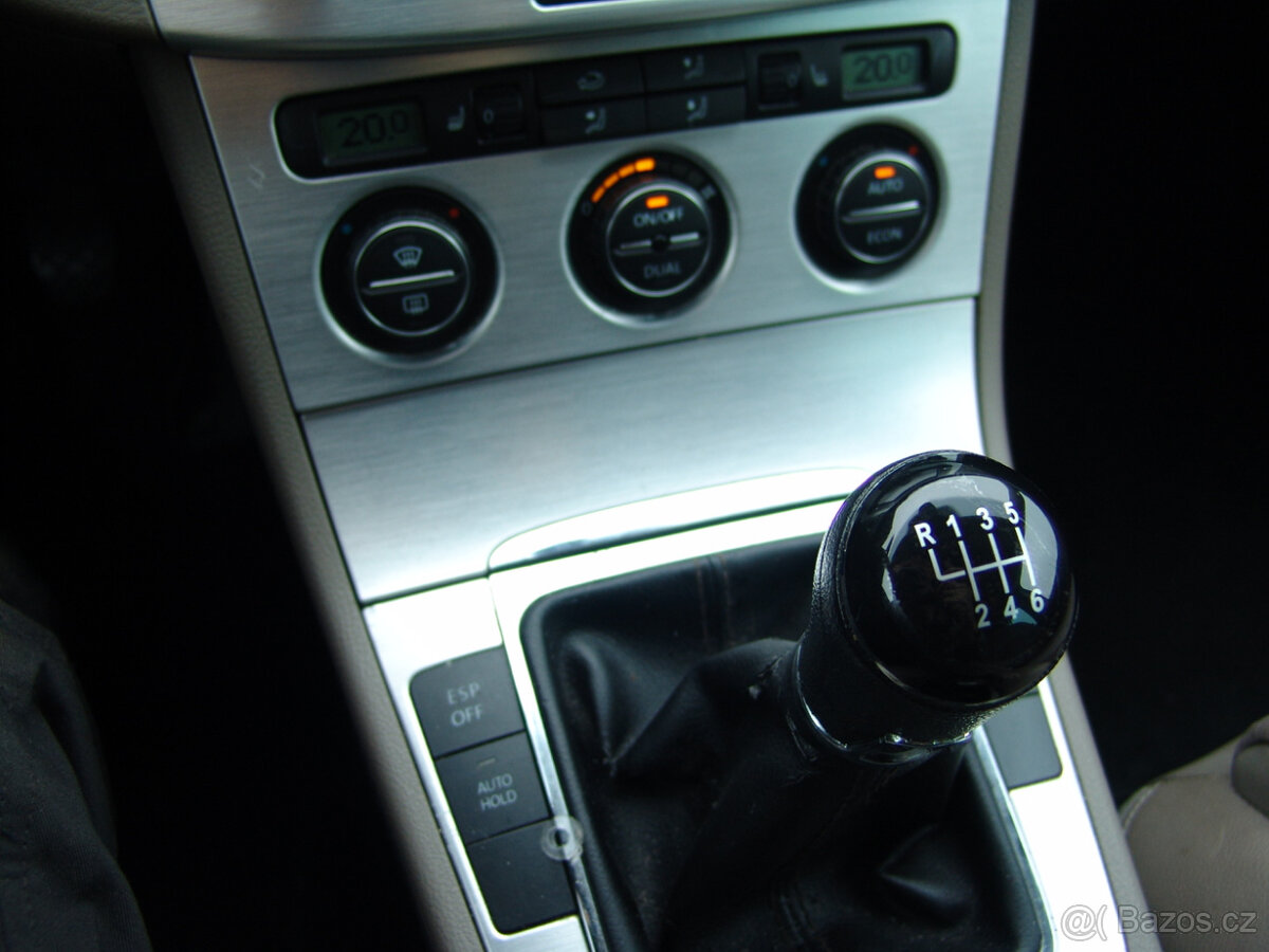 VW PASSAT combi 2.0 TDi, udržovaný. - 19