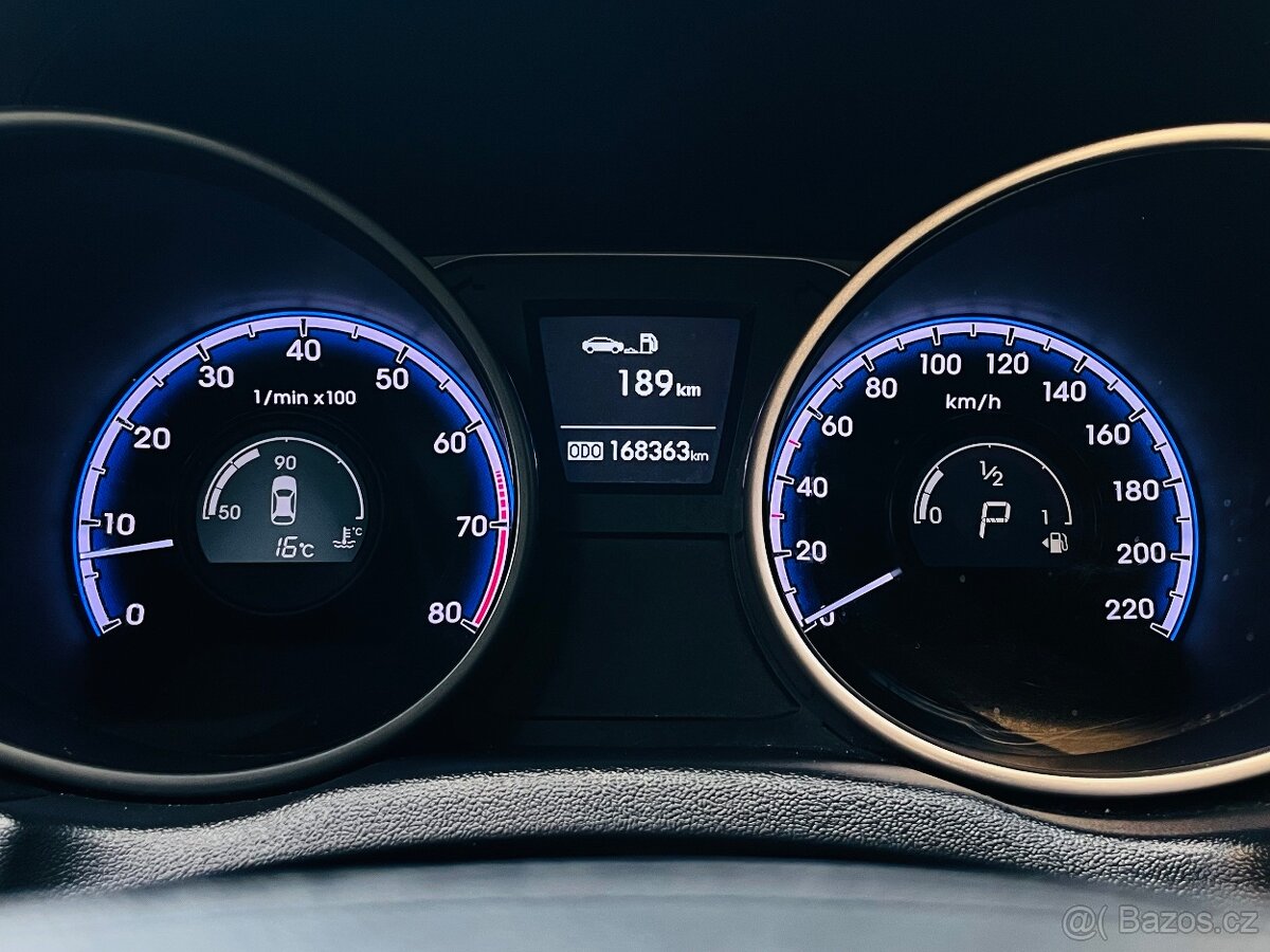 Hyundai ix35 2.0i BENZIN AUTOMAT VYHŘEV SERVISKA - 19