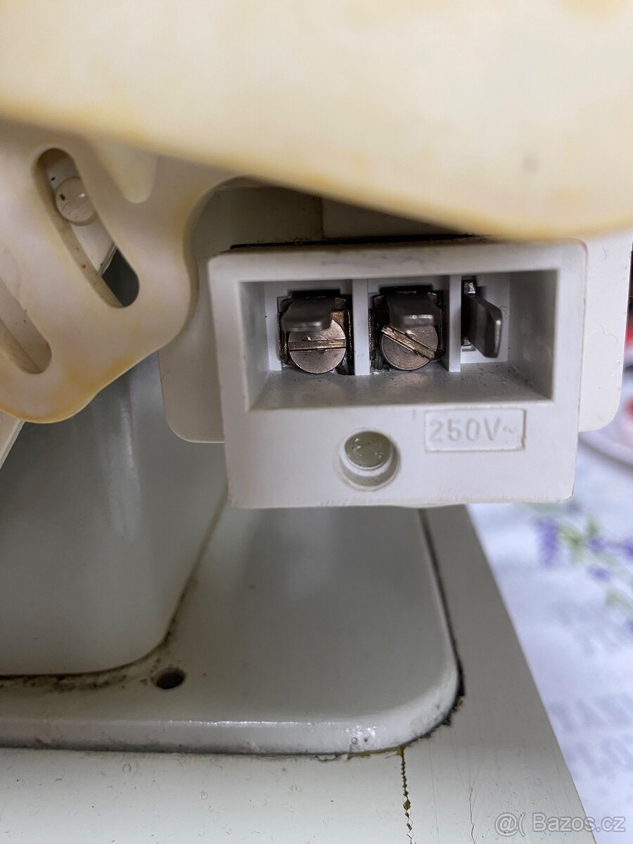 Retro šicí stroj - 19