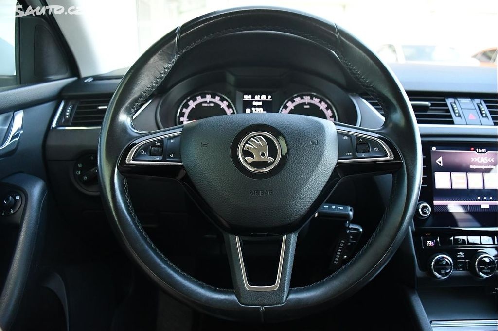 Škoda Octavia Combi 1.6TDi DSG 85KW NAVI CARPLAY - 19