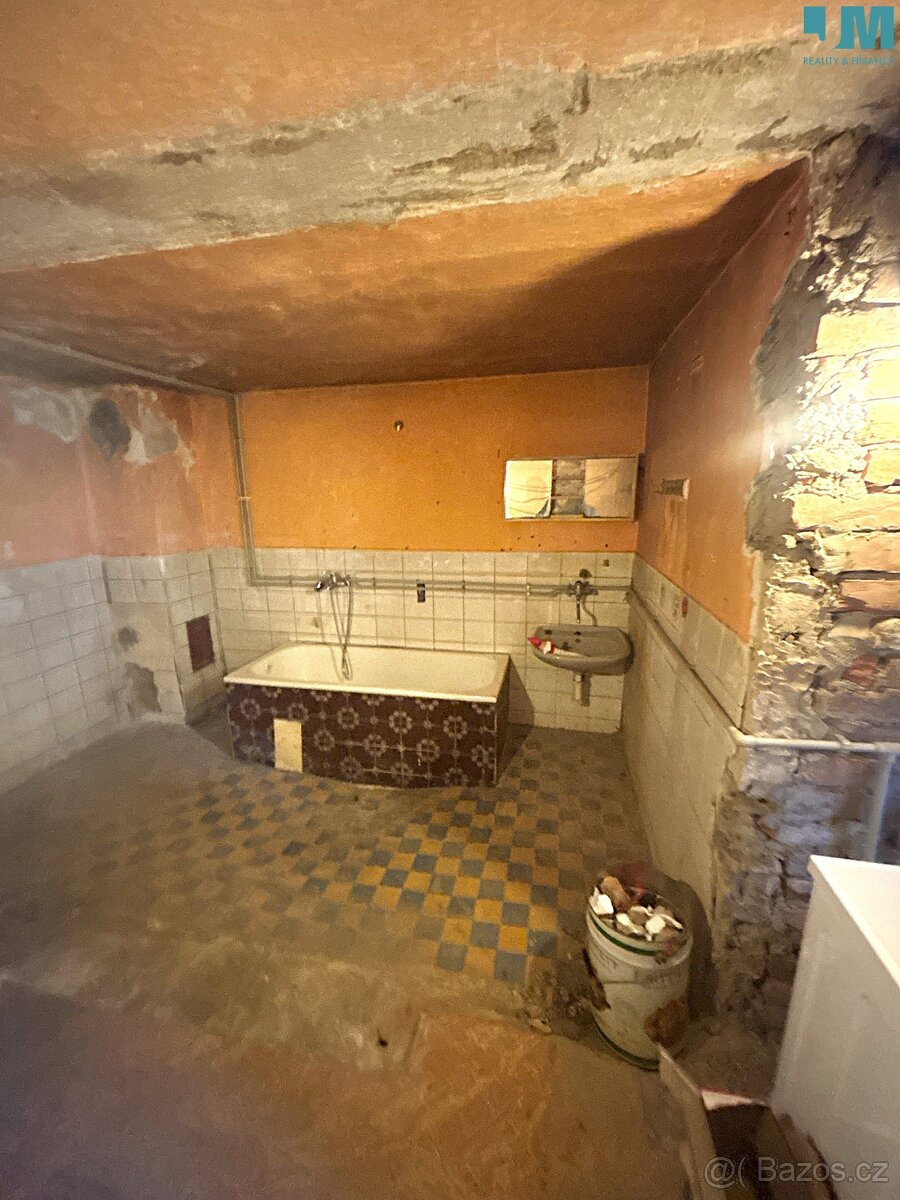 Prodej rodinného domu 250 m², Hevlín, ev.č. 01915 - 19