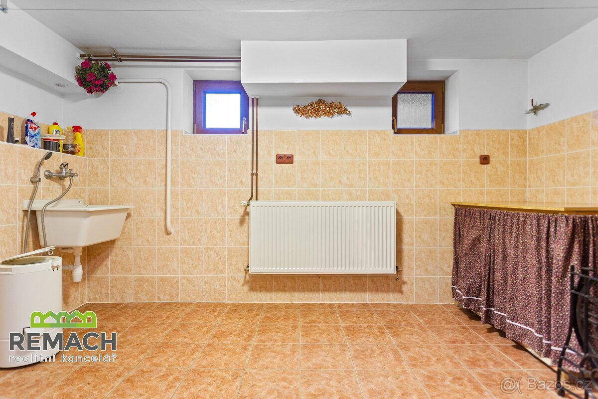 Prodej rodinný dům, 250 m², pozemek 749 m², Hronov - 19