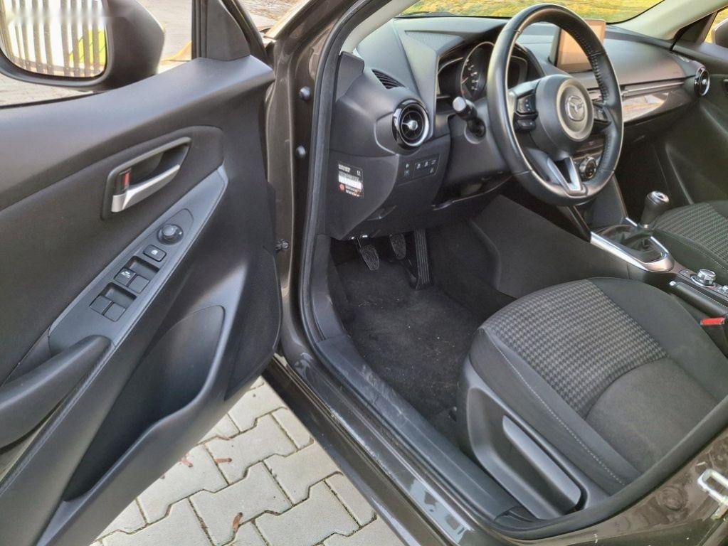 Mazda 2,1.5 benzin 66 kw max. výbava - 19