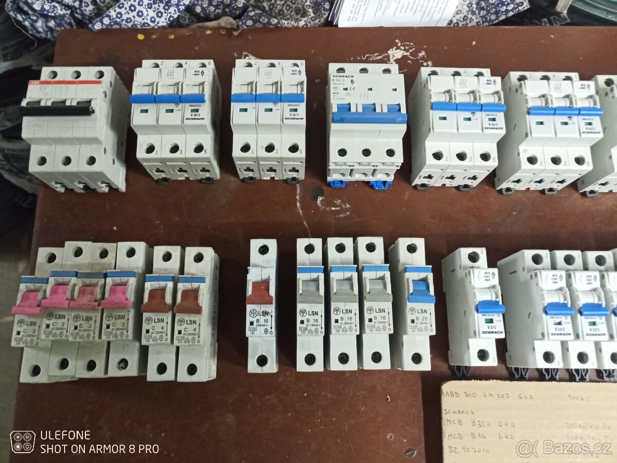 Jističe vypínače kontrolky stykače svodič - 19