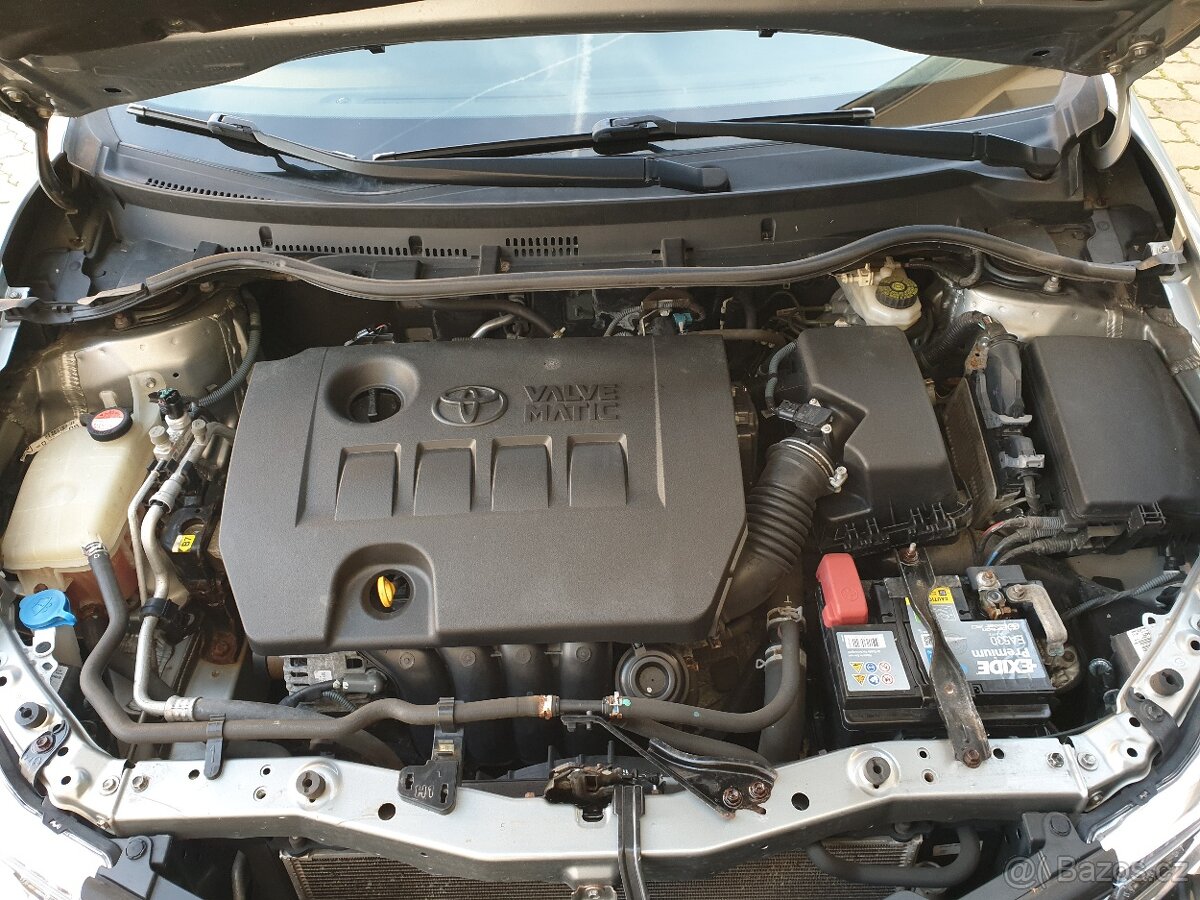 TOYOTA AURIS kombi 1,6i 97KW KAMERA 8xKOLA - 19