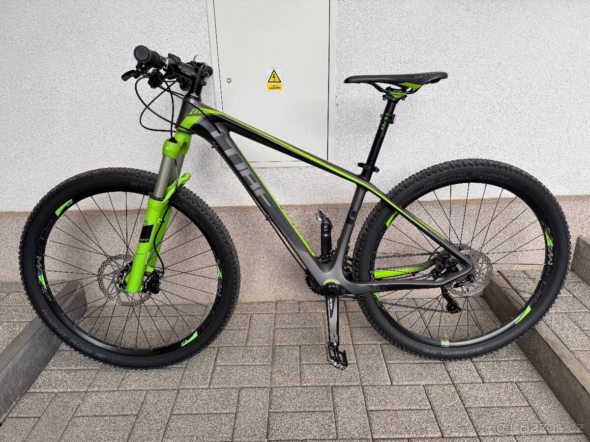 CUBE REACTION 27,5 lehčené 11,85Kg, CARBON, TOP STAV - 19