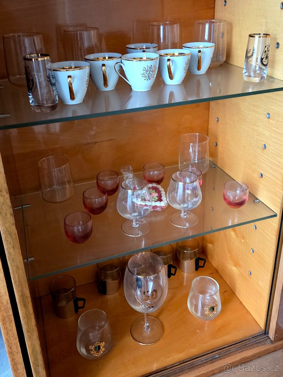 Nábytek a vybavení z 60. a 70. let - 19