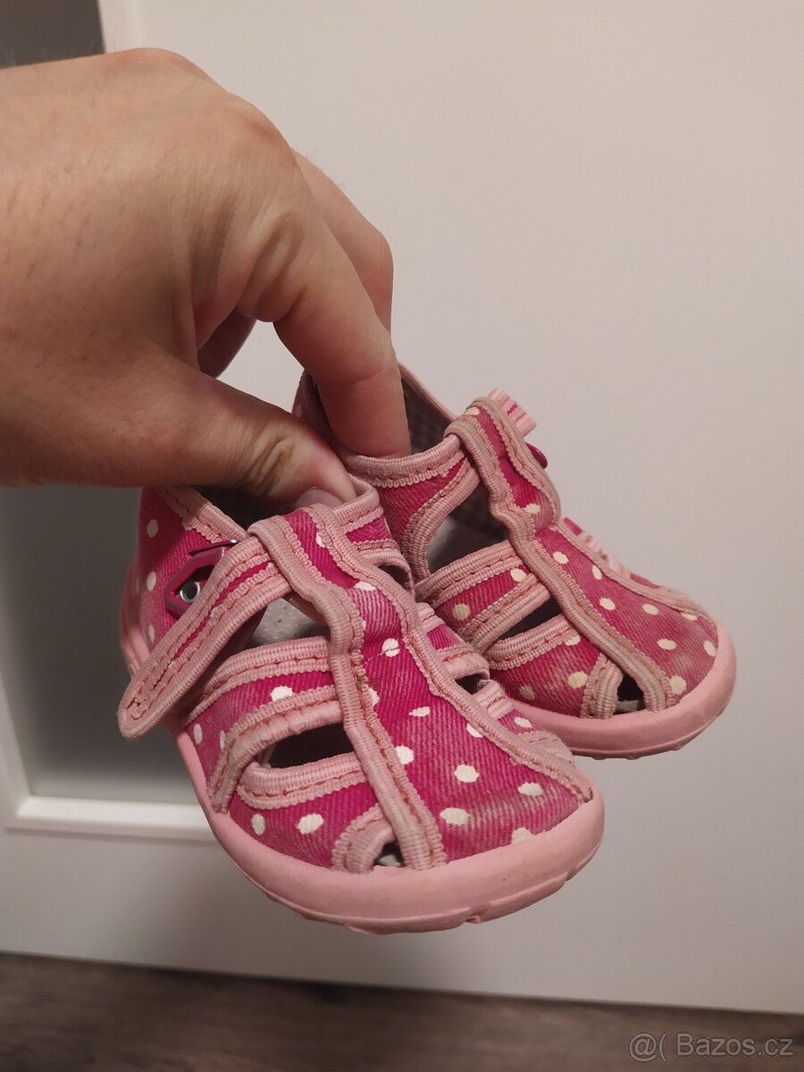 Dětské boty, papuče, gumáky, sandály apod. (A) - 19