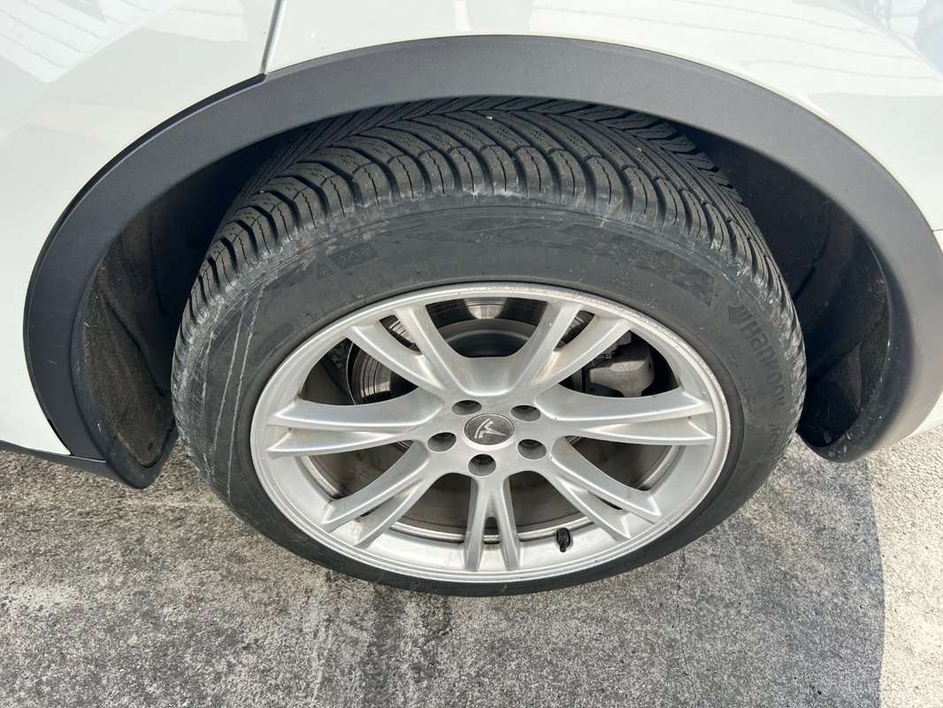 Tesla Model Y LR AWD 64 tis.km - 19