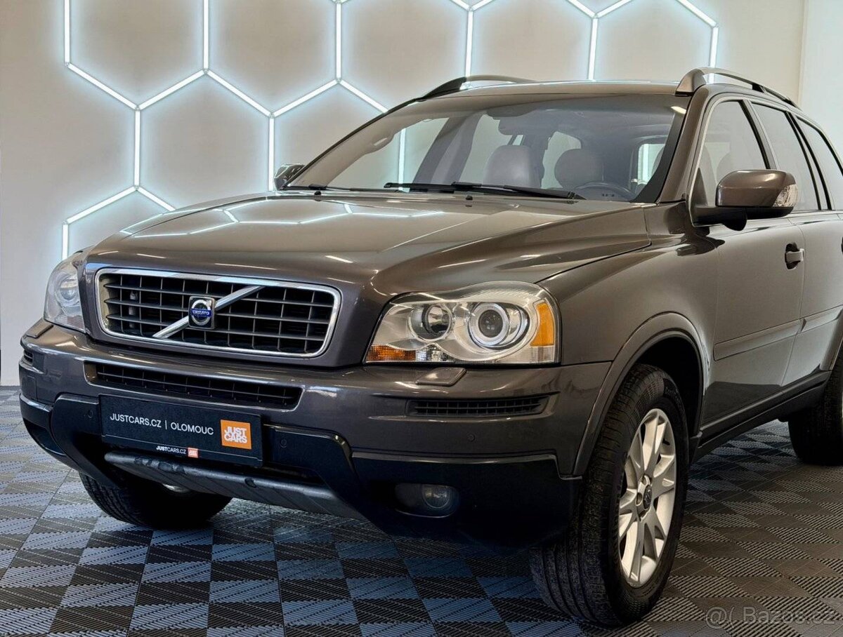 Volvo XC90, 2.4 D5 4x4/7 MÍST/PANORAMA/TZ - 19