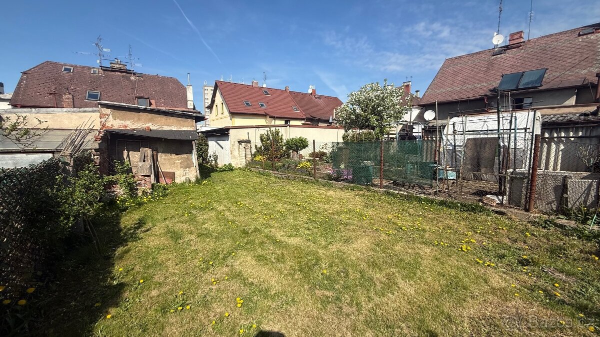 Menší rodinný dům se zahradou v širším centru Hradce Králové - 19