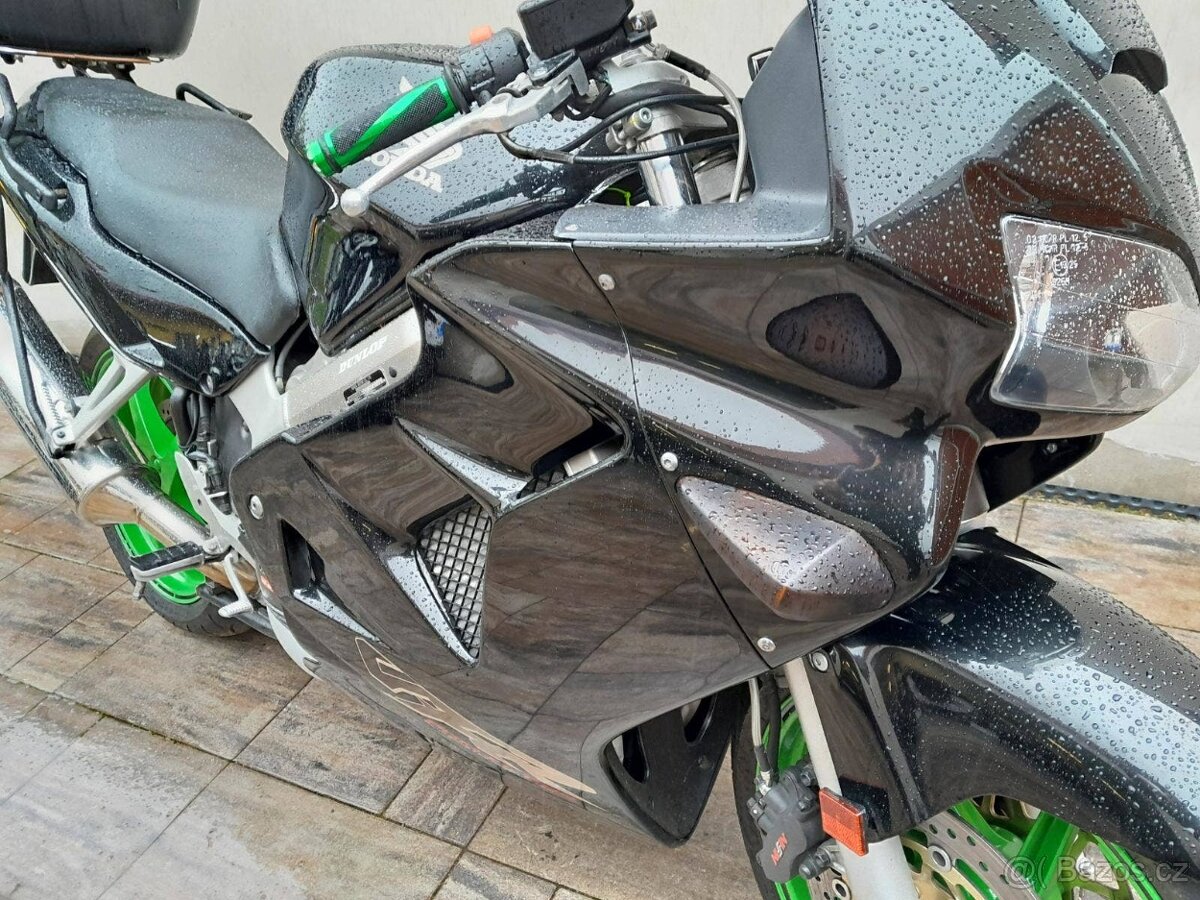 Honda VFR 800 FI, po velkém servisu, výborný stav - 19