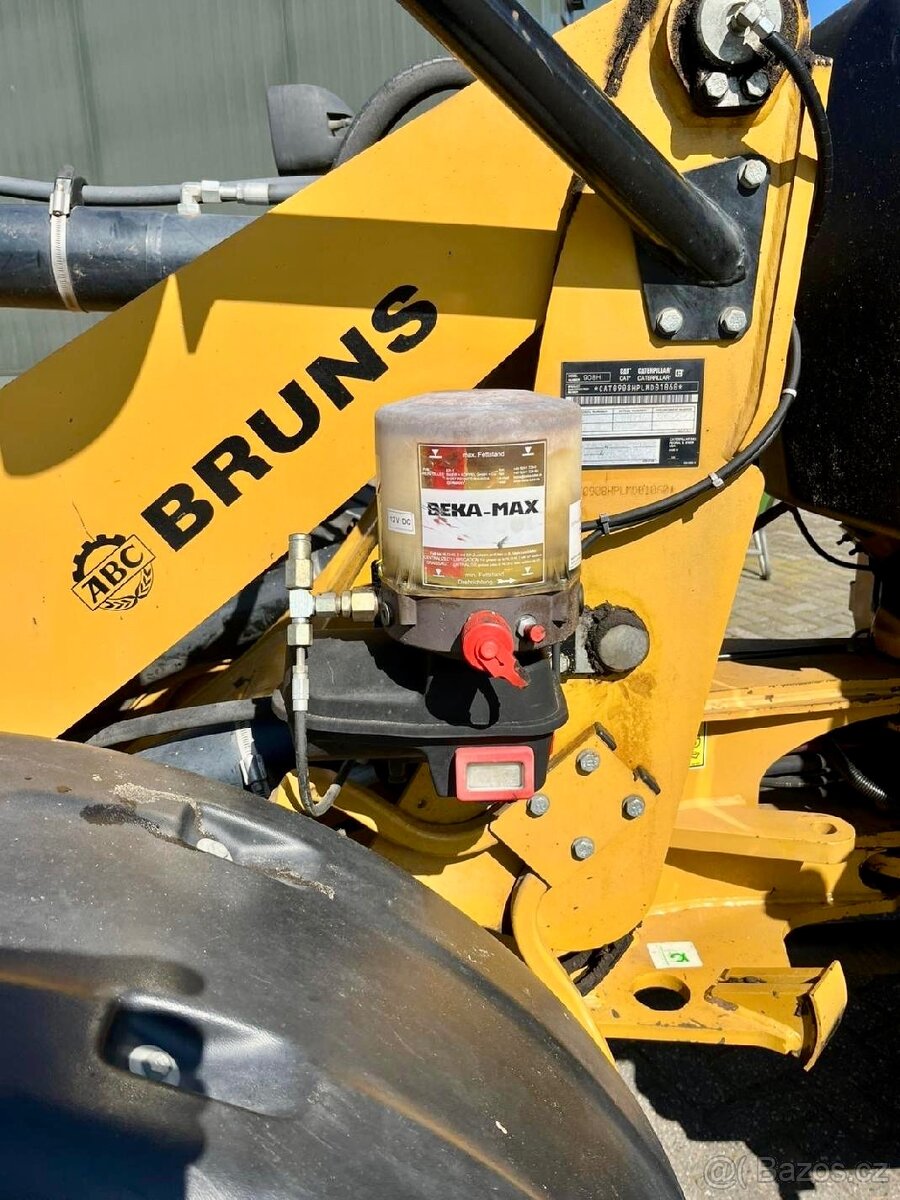 Klouboví nakladač CAT 908H žluté České SPZ - 19