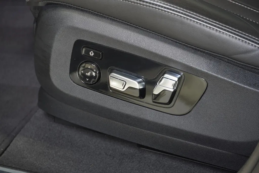 BMW X6, 40D,Xdrive,ČR,Softclos,HUD,H/K - 19