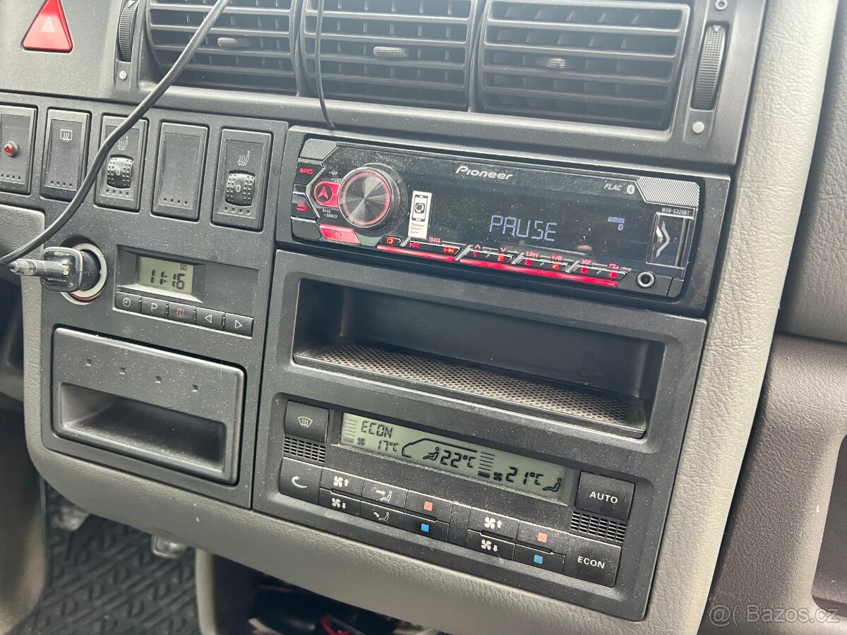 Volkswagen Caravelle, 2,5 Tdi 111 Kw, pěkný stav. - 19