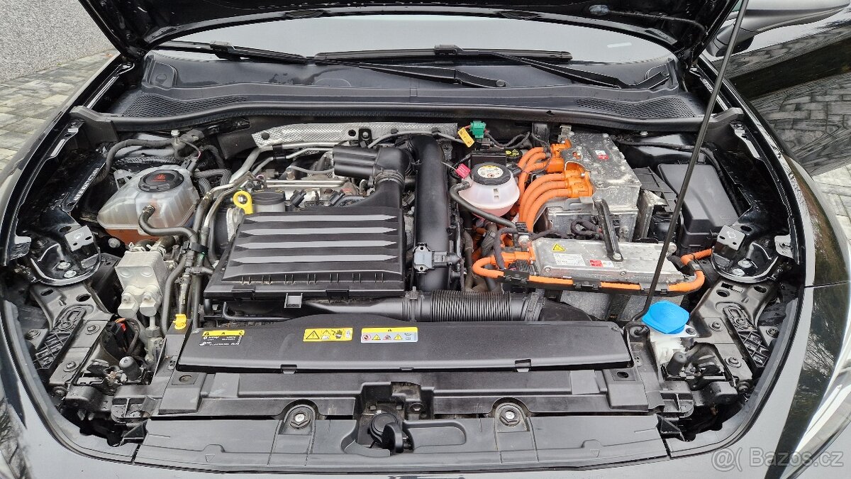 SEAT LEON FR 1.4 TSI 110KW+E-HYBRID.AUTOMAT.ROK 12/2020 - 19