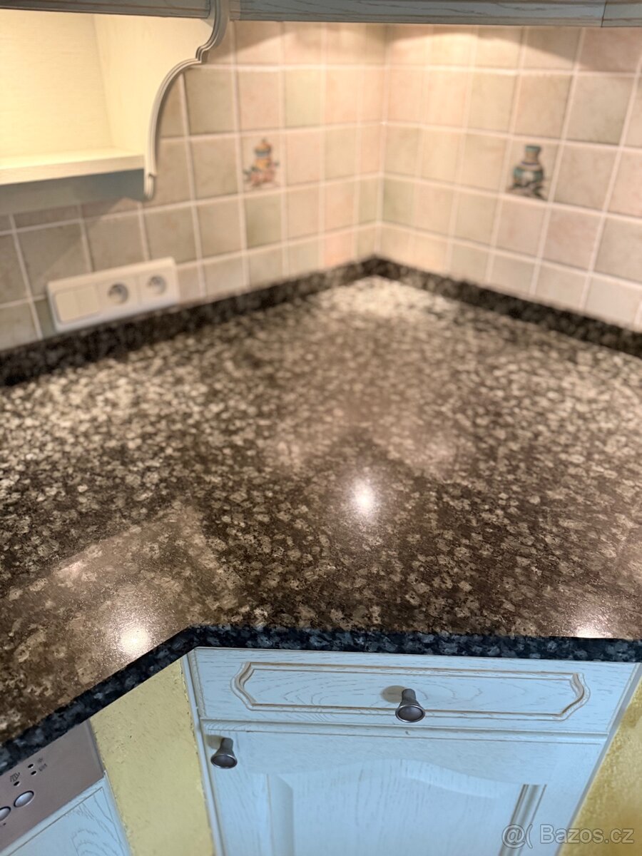 Kuchyňská linka včetně žulové desky - 19