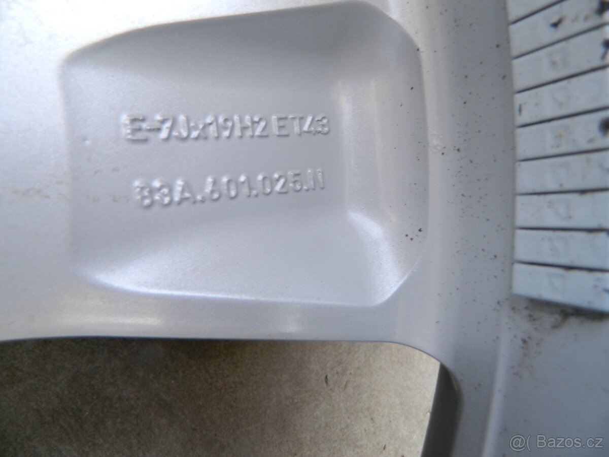 kola Audi R19 Q3 - 19