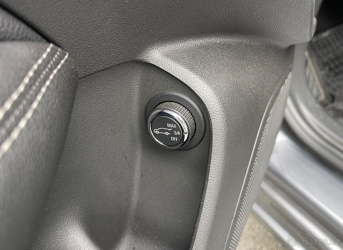 Opel Insignia Sports Tourer 2,0T benzín, automat, facelift - 19