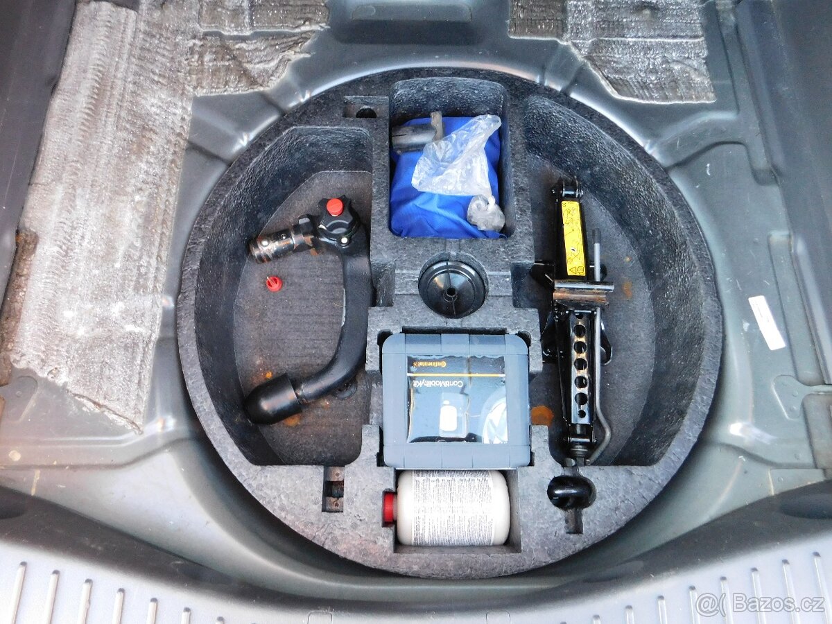 Ford C-max 2.0 TDCi,,TITANIUM,pěkný,BEZ KOROZE,tažný - 19