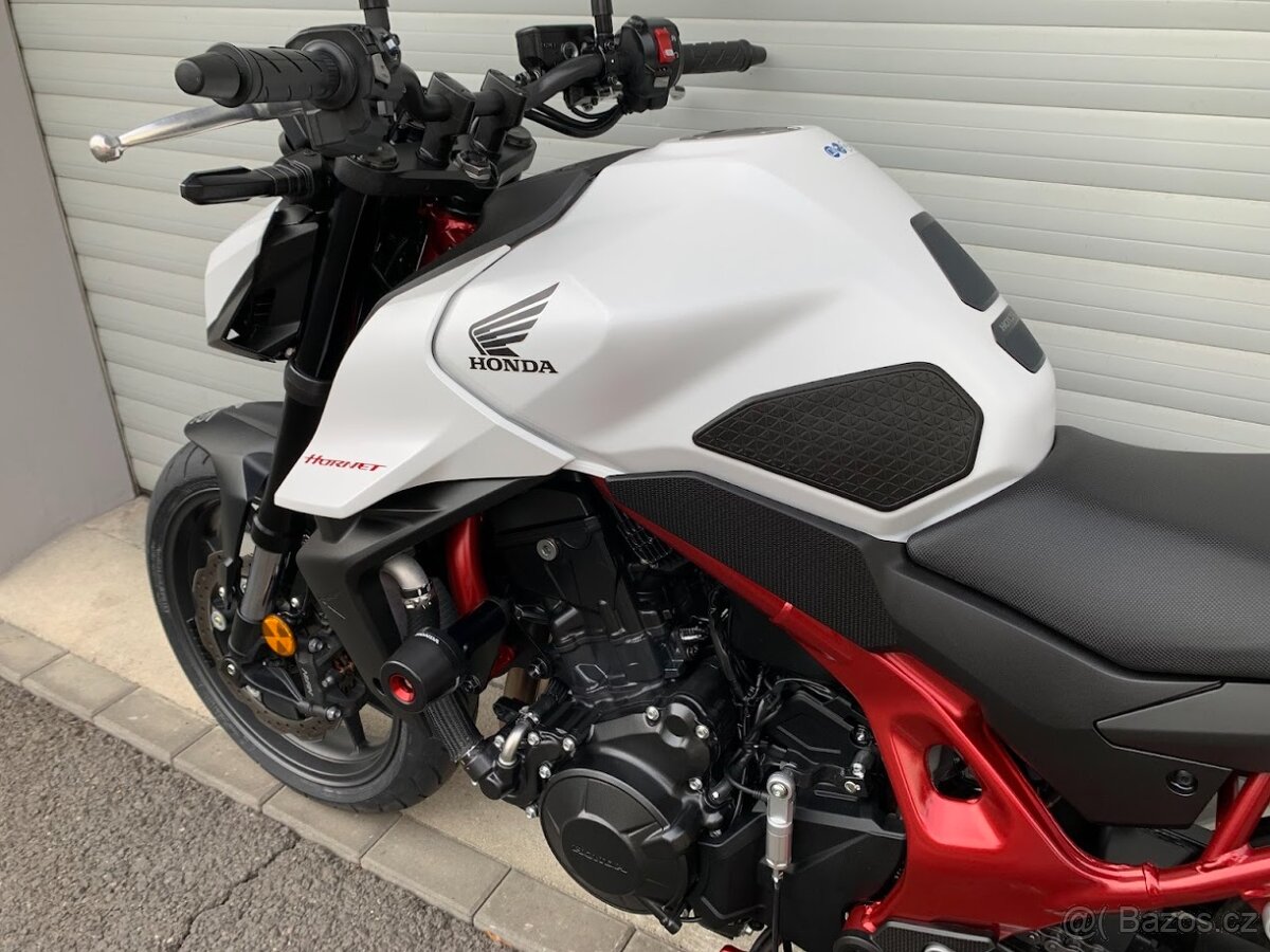 Honda CB 750 Hornet 35kW NOVÝ MODEL - 19