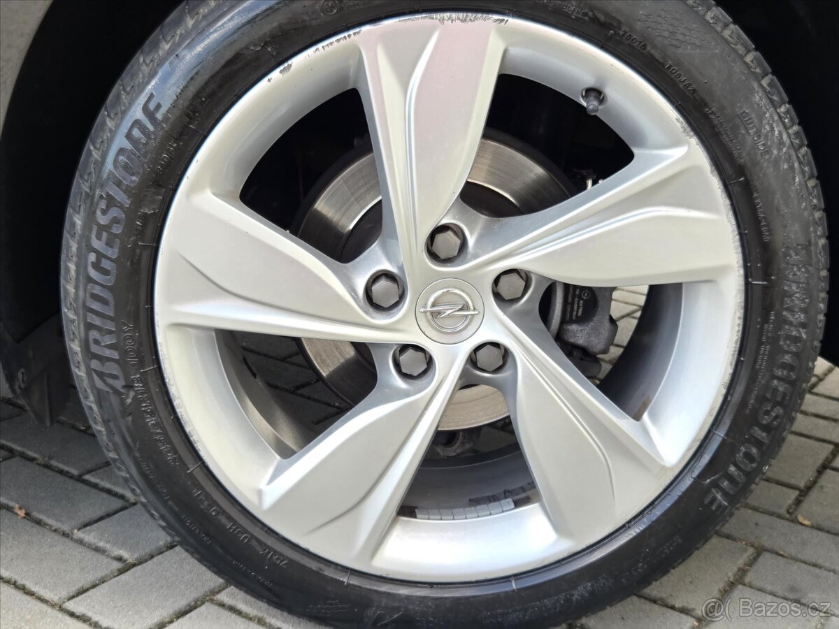 Opel Insignia ST 2,0 CDTi 4x4 GS Line ČR 1.majitel - 19