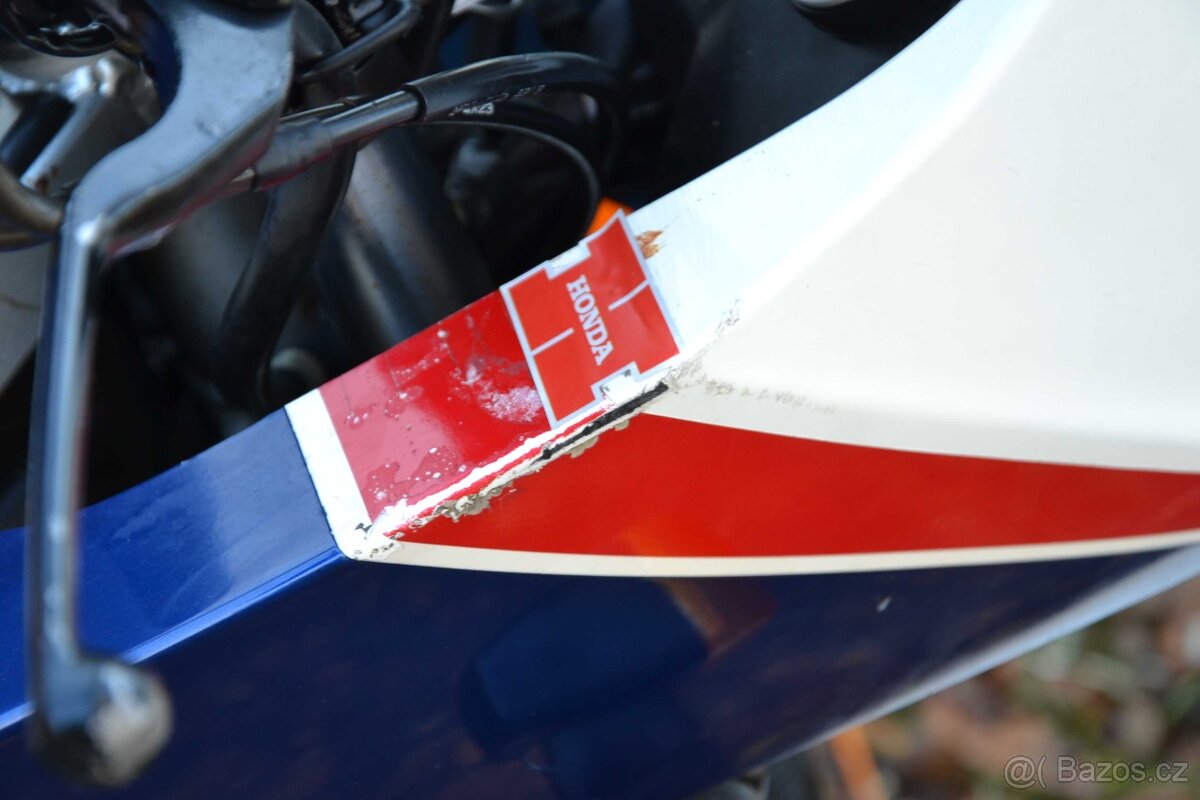 Honda VF 750F – RC15 - 19