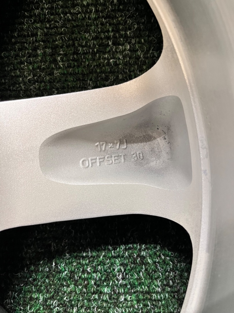 6x114,3 R17 Originál Alu Nissan Navara - ET 30 - 19