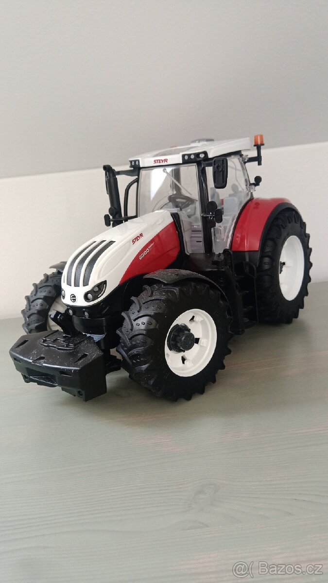 BRUDER TRAKTOR 1:16 - 19
