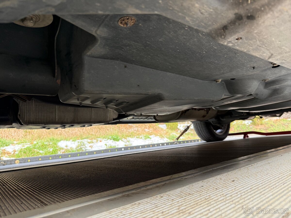 VOLKSWAGEN CARAVELLE T5 GP 2,0 TDI 103 kW - 19