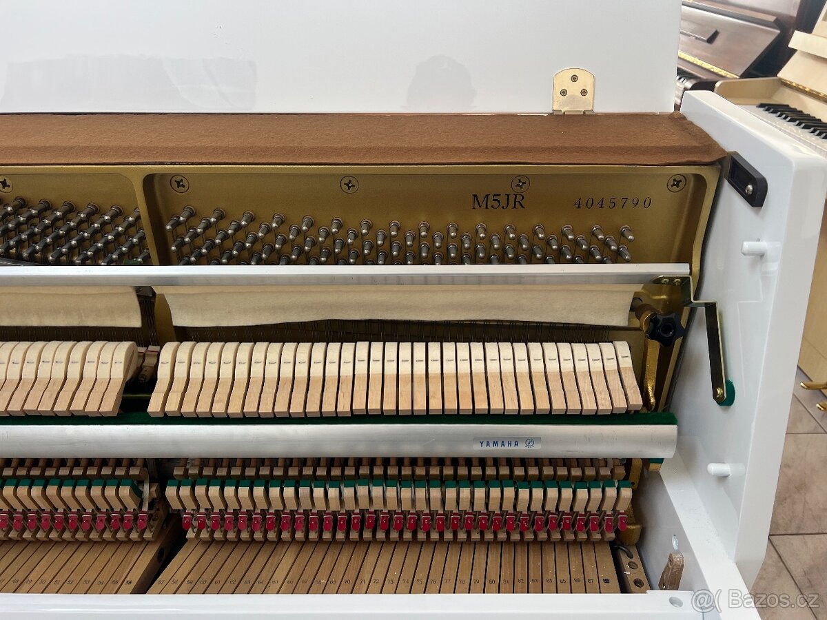 Bílé akustické pianino Yamaha se zárukou 5 let, doprava - 19