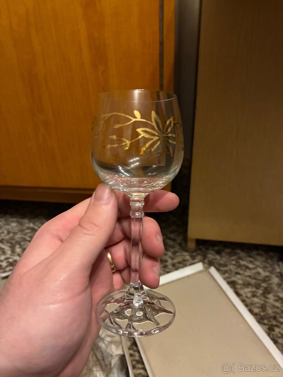 Skleněné a keramické nádobí - 19