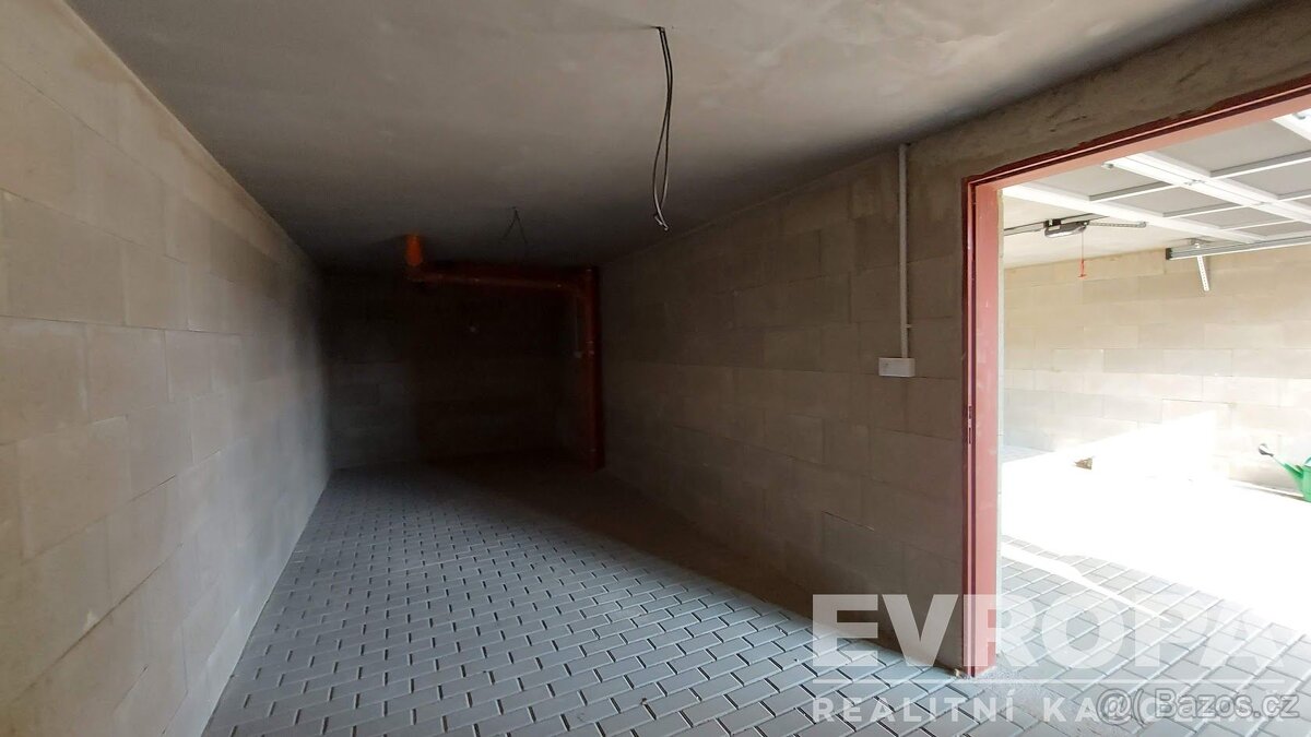 Novostavba rodinného domu 4+kk, pozemek 800m2, 15minut od Pr - 19