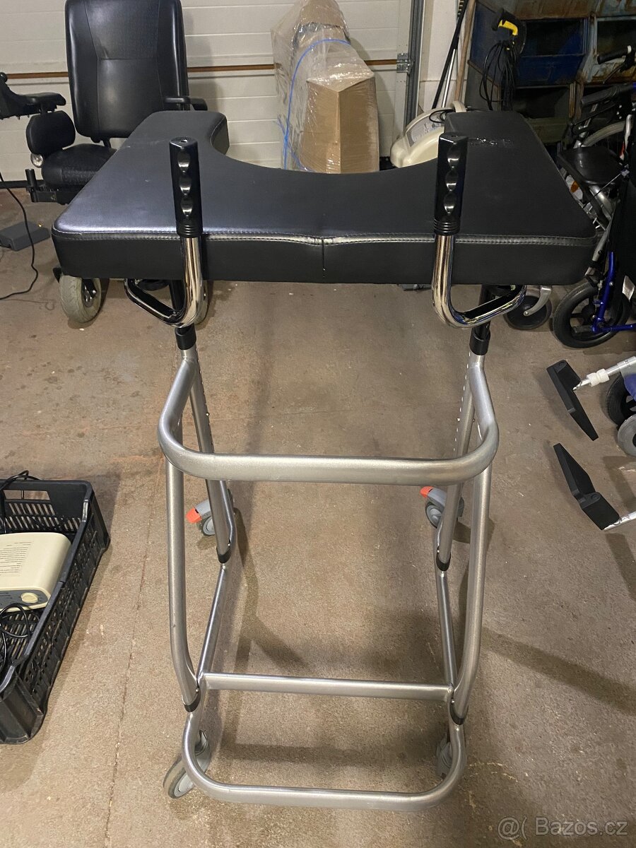 Půjčujeme kompenzační pomůcky - 19