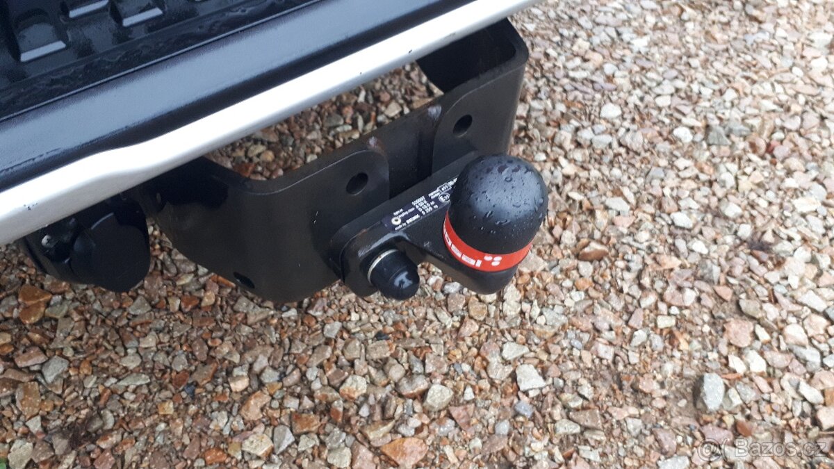 TOYOTA HILUX Adventure 2,4 110kW,r.v.2019 - 19