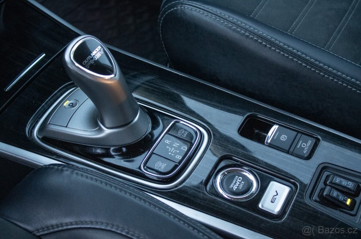 Mitsubishi Outlander 2.0i PHEV Hybrid - ODPOČET DPH - 19
