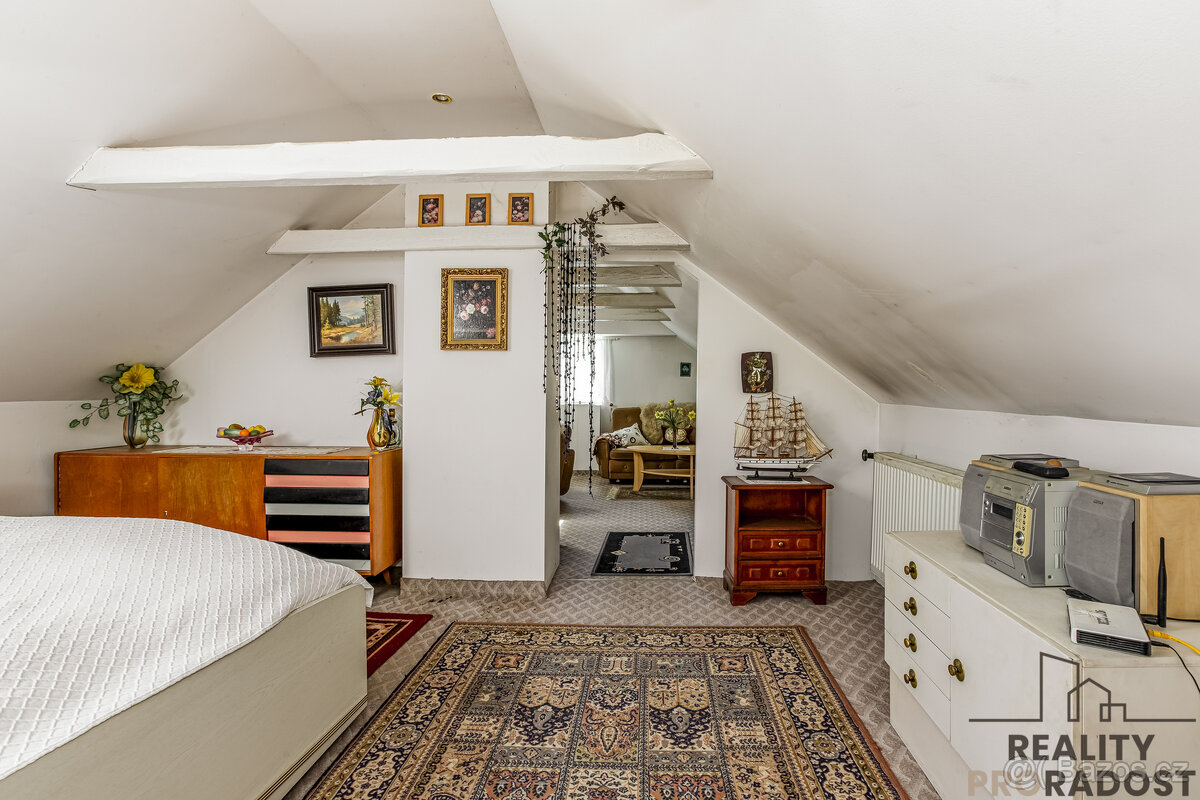 Rodinný dům 5+1 v Úvalech s garáží a nájemníkem - 19