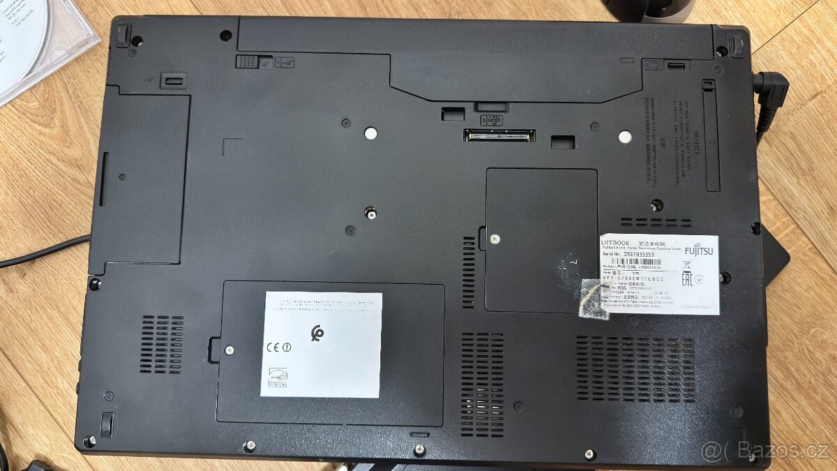 FUJITSU LIFEBOOK E756 s příslušenstvím - 19