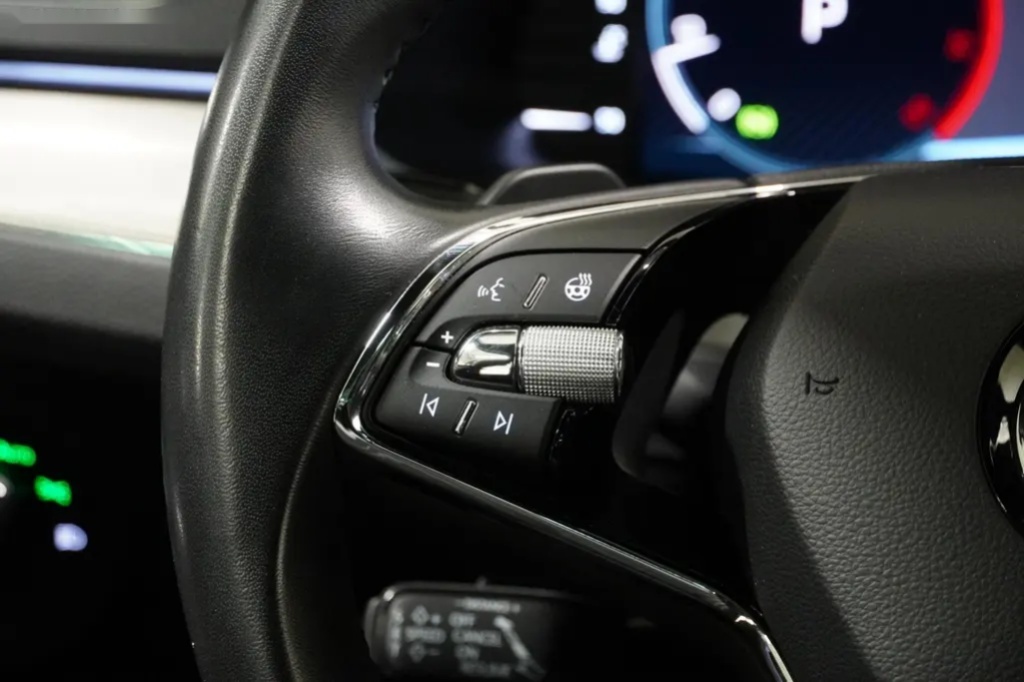 Škoda Superb, 2.0TDI,DSG,L&K,147KW,DPH,ČR,TZ - 19
