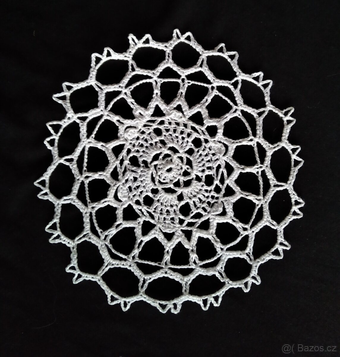 Malé ručně háčkované naškrobené bavlněné dečky - 19