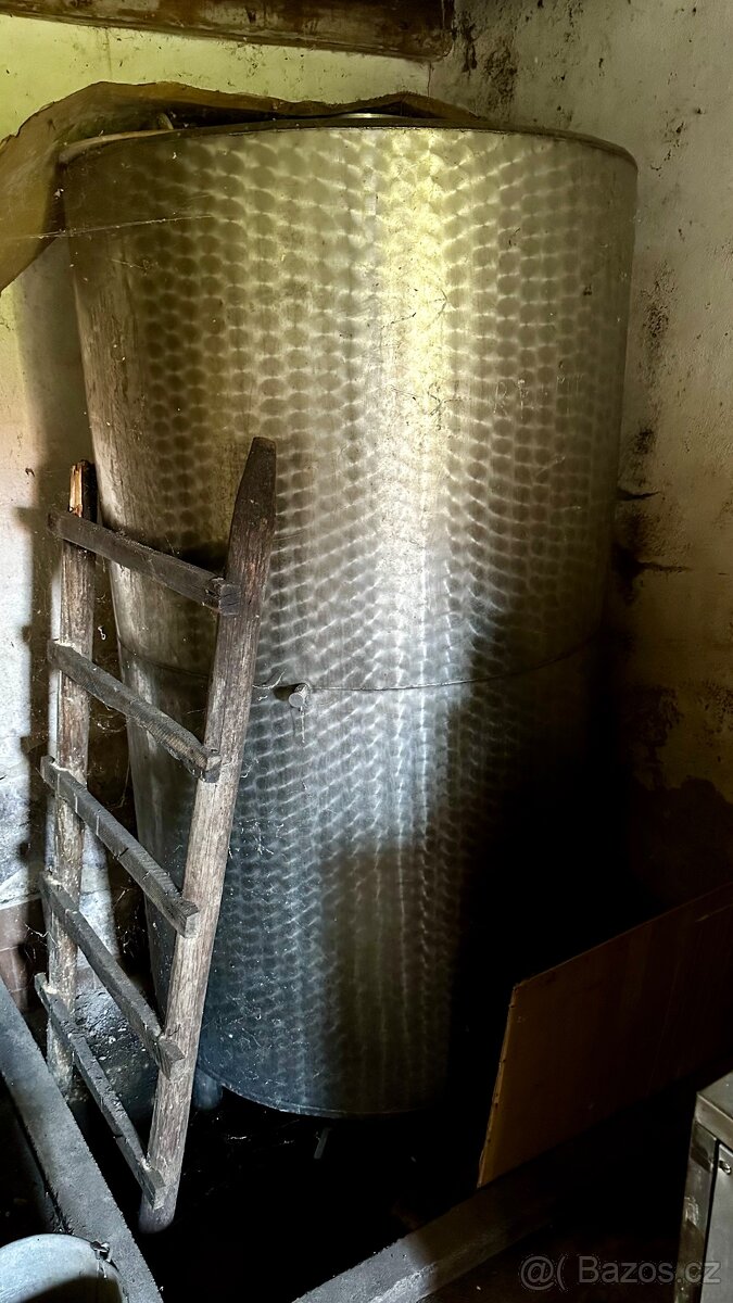 NEREZOVÉ - KAMENINOVÉ - PLASTOVÉ - NÁDOBY - 1000L - 6000L - 19