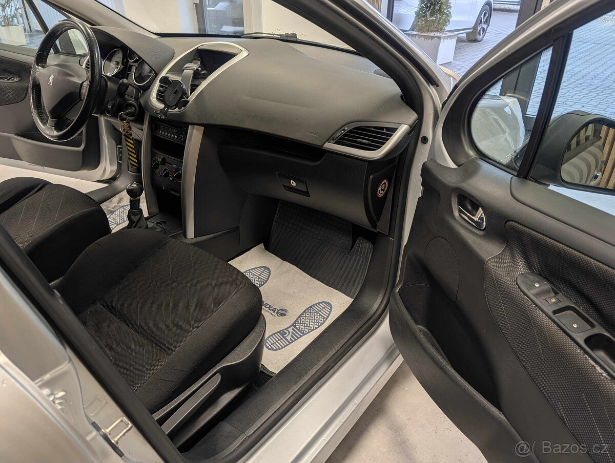 Peugeot 207 1,4 i - 19