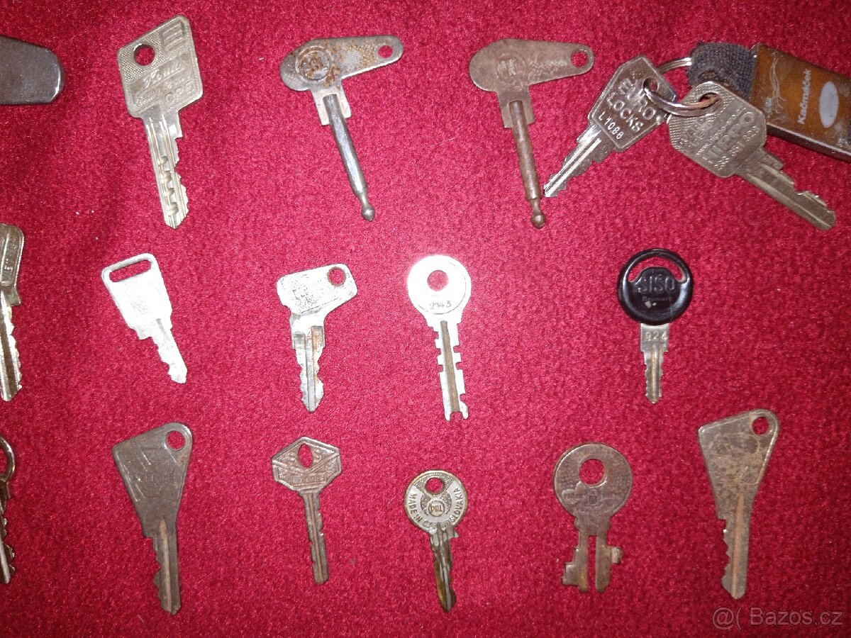 Sbírka 72 X klíčků Tatra škoda Jawa ČZ pérák scintilla
- 19